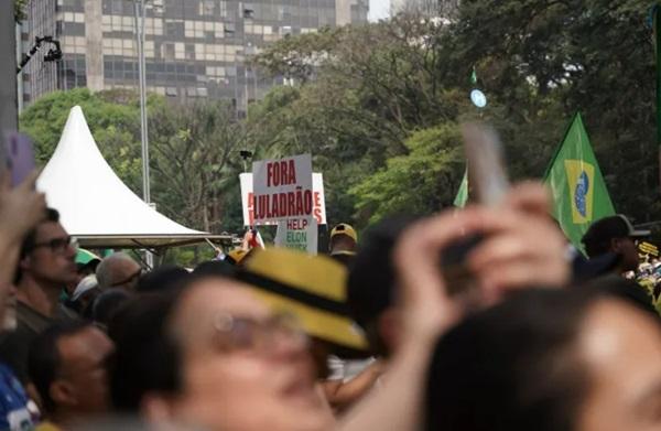 Cartaz escrito