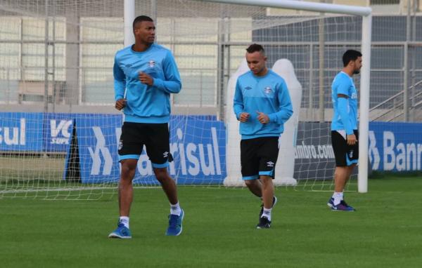  Walace e Everton Cebolinha juntos no Grêmio.(Imagem: Eduardo Moura/GloboEsporte.com )