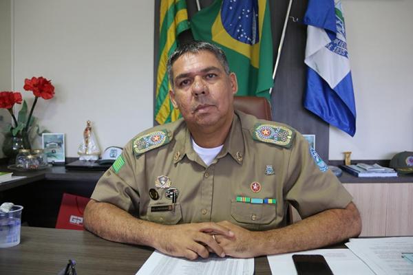 Muito abalados, familiares de Lindomar Castilho não concederam entrevista à imprensa, mas receberam condolências de companheiros de farda e autoridades públicas.  Secretário estadu(Imagem:Reprodução)