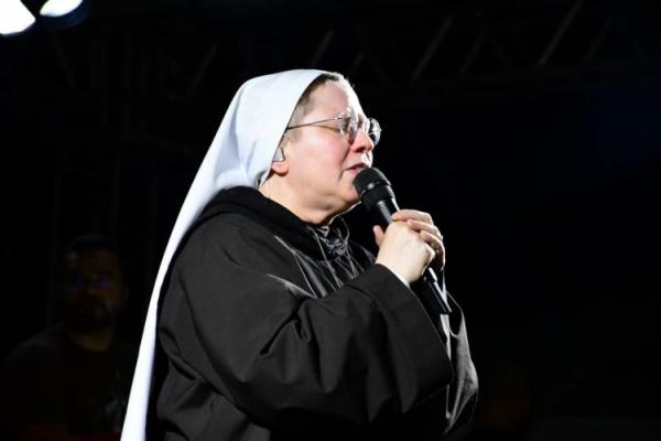  Prefeitura de Floriano apoia show católico da Ir. Kelly Patrícia, que reuniu milhares de fiéis(Imagem:Secom)