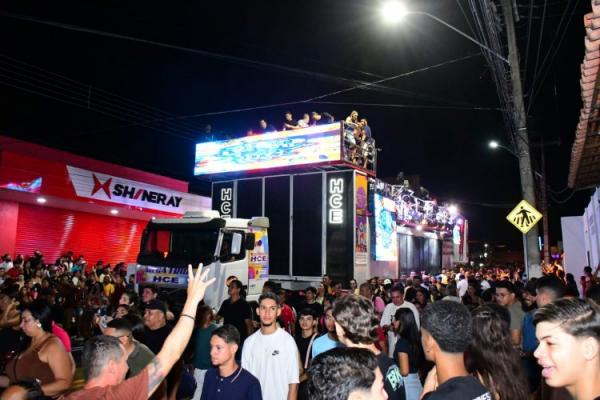 Arrastão com Durval Lelys marca Estreia da Folia de Carnaval em Floriano (Imagem:Secom)