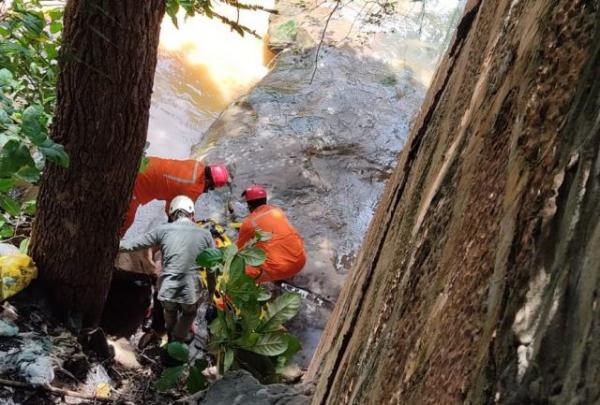 Homem cai de ponte em Floriano e é resgatado pelo Corpo de Bombeiros(Imagem:Reprodução)