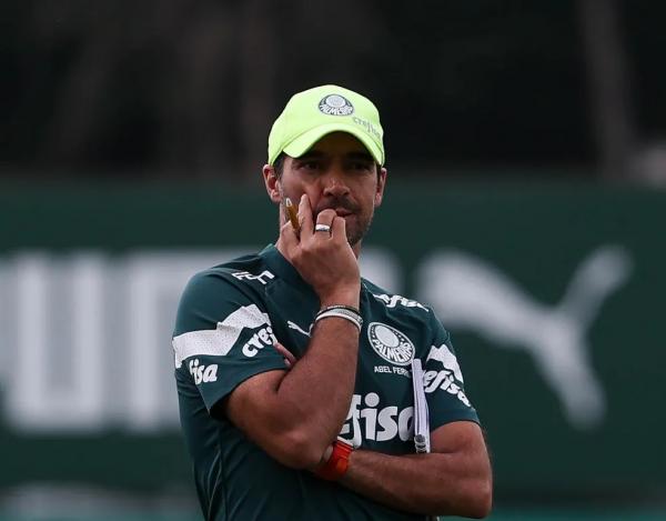 Abel Ferreira durante treino do Palmeiras na Academia de Futebol.(Imagem:Cesar Greco)