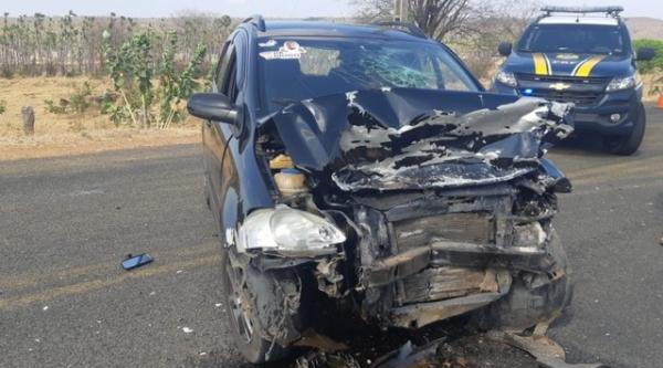 Motorista colide com viatura da PM ao fugir de abordagem no Sul do Piauí.(Imagem:Divulgação/PRF)