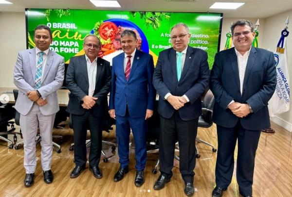 Dr. Francisco Costa discute políticas de inclusão para autistas em reunião com o ministro Wellington Dias(Imagem:ASCOM Dep. Florentino)