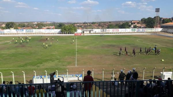 Estádio Tibério Nunes, em Floriano, palco da partida entre Cori-Sabbá e Picos.(Imagem:Flaviana Oliveira/TV Alvorada)