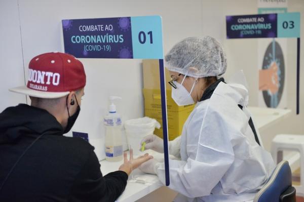 Testagem de morador de Limeira para coronavírus em projeto da prefeitura.(Imagem:Adilson Silveira/ Prefeitura de Limeira)