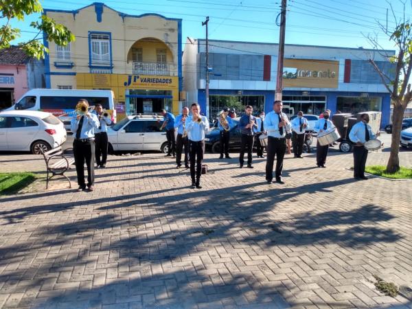 Solenidade de Hasteamento das bandeiras marca comemoração ao aniversário de Floriano.(Imagem:FlorianoNews)