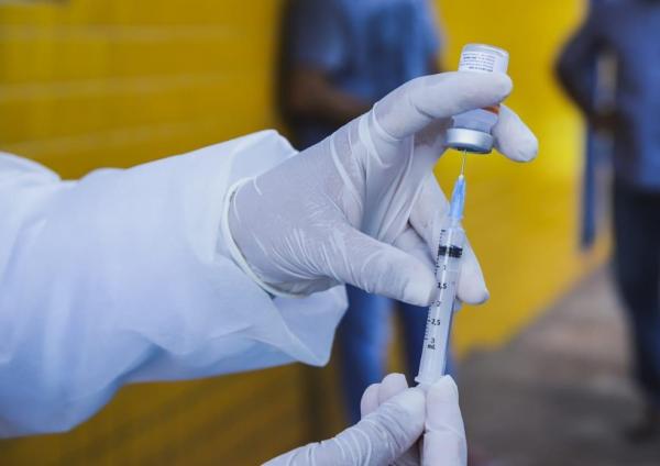Vacina contra a Covid-19 no Piauí.(Imagem:Divulgação/Sesapi)