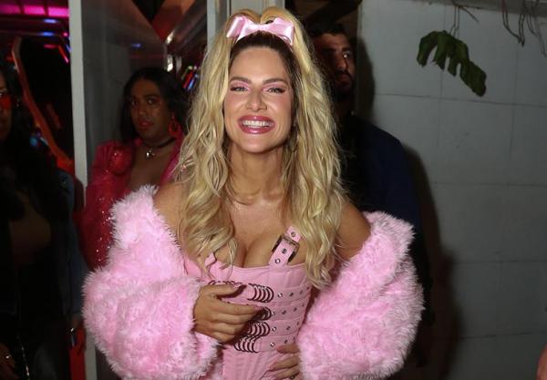 Giovanna Ewbank celebra aniversário com festa anos 2000(Imagem:Reprodução)