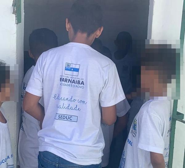Fiscalização do TCE-PI encontra escola com um banheiro para todos os alunos sem porta, em Parnaíba.(Imagem:TCE-PI/ Divulgação)