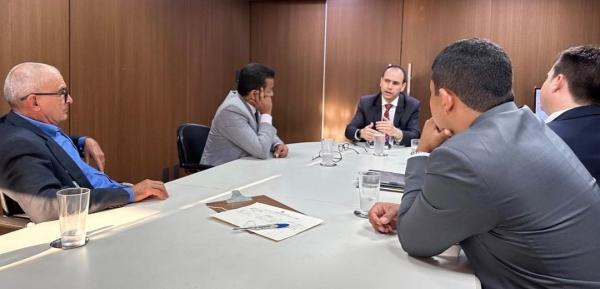 Deputado federal Dr. Francisco Costa visita o FNDE em busca de melhorias para Nazaré do Piauí(Imagem:Reprodução/Instagram )