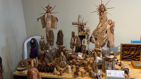 Pe&ccedil;as do artes&atilde;o santeiro Edinaldo Lopes.(Imagem:Ascom Sudarpi)