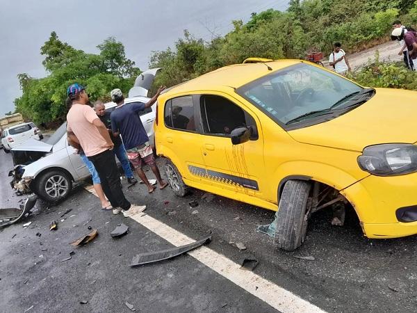 Uma pessoa morreu e outra ficou ferida em colisão entre dois carros na BR-343 no Norte do Piauí.(Imagem:Divulgação)