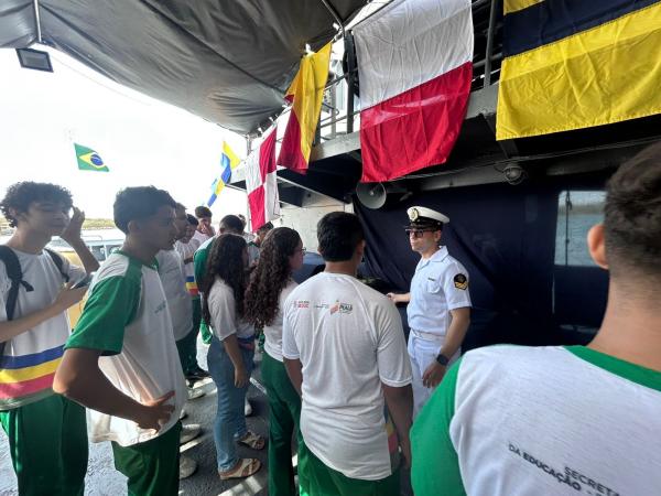 Os alunos do curso de T&eacute;cnico Portu&aacute;rio da Escola do Mar cumprem est&aacute;gio de seis meses na Companhia Porto Piau&iacute;.(Imagem:Ascom Seduc)