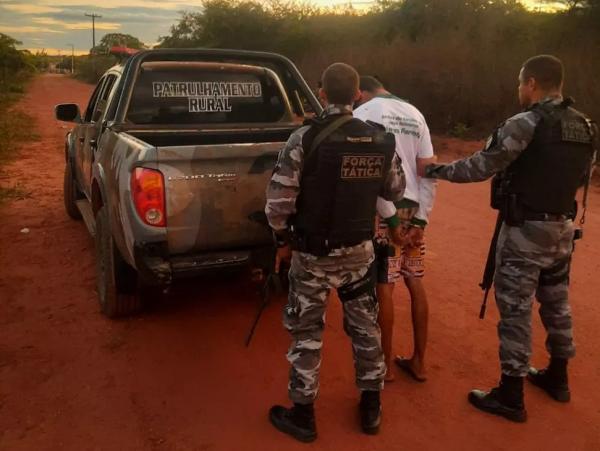 Suspeito de matar homem em praça de Picos é preso após cerco em zona rural a 40 quilômetros do local do crime.(Imagem:Polícia Militar)