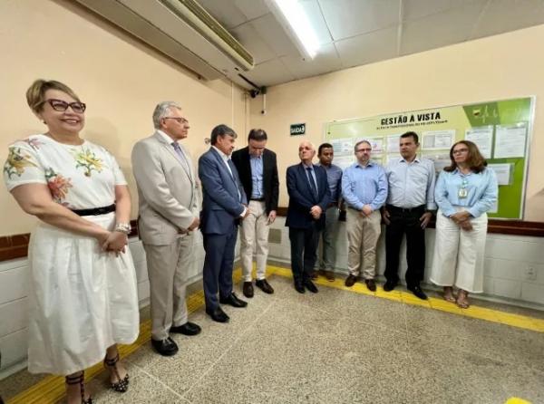 Deputado Dr Francisco recebe medalha do HU.(Imagem: Divulgação)