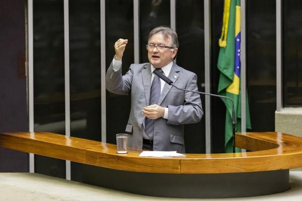 Deputado Merlong Solano assumiu a vaga de Assis Carvalho nesta quarta-feira (8).(Imagem:Arquivo Pessoal/Merlong Solano)