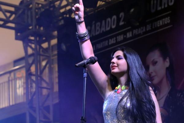 Cantora piauiense Luana Campos é finalista para seletiva nacional do Karaoke World Championship.(Imagem:Isabela Sipaúba/ Divulgação)