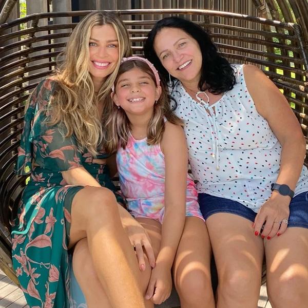 Grazi Massafera com a filha e a mãe (Imagem:Reprodução do Instagram)