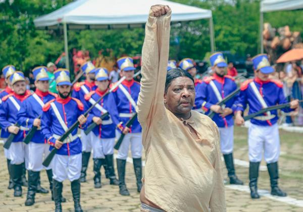 Apresenta&ccedil;&atilde;o reuniu cerca de 110 artistas e utilizou elementos de fic&ccedil;&atilde;o cient&iacute;fica para apresentar fatos hist&oacute;ricos do confronto ocorrido em 1823.(Imagem:Jo&atilde;o Allbert)