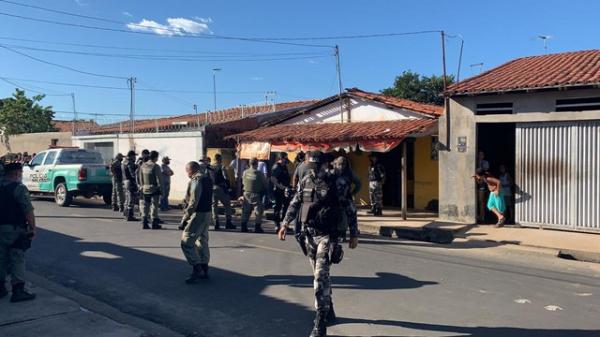 Policial militar foi morto com um tiro na nuca na Vila São Francisco, Zona Norte de Teresina.(Imagem:Marcos Prado /TV Clube)