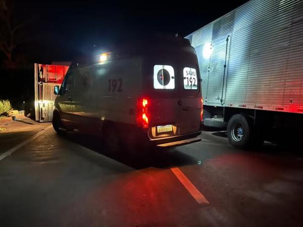 Ambul&acirc;ncia do Samu em atendimento a acidente.(Imagem:SAMU (arquivo))