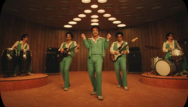 Bruno Mars lan&ccedil;a primeiro single de seu novo &aacute;lbum, The Romantic(Imagem:Reprodu&ccedil;&atilde;o/Youtube/@brunomars)