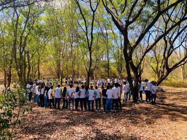 Estudantes da rede estadual conhecem Centro de Educação Ambiental e visitam Parque da Floresta Fóssil.(Imagem:Divulgação)