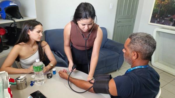 Prefeitura de Floriano leva serviços de saúde aos colaboradores da TV Clube durante o Novembro Azul(Imagem:Secom)