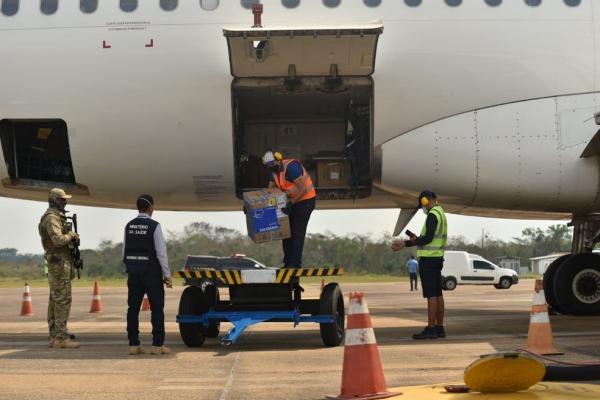 Novo lote de vacinas contra Covid-19 chegam ao Piauí e serão usadas para primeira e segunda doses(Imagem:Júnior Aguiar)