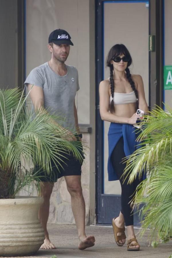 Dakota Johnson e Chris Martin(Imagem:Grosby)