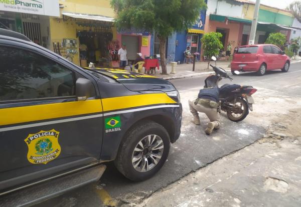 PRF em Floriano apreende veículo com sinais identificadores adulterados(Imagem:Divulgação/PRF)