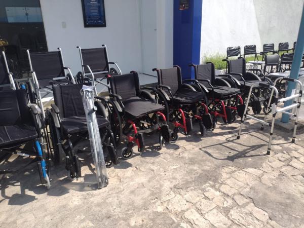 Prefeitura de Floriano promove entrega de dispositivos de locomoção em parceria com a SICREDI.(Imagem:FlorianoNews)