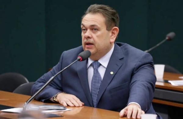 A pedido de Silas Freire, governadora Regina Sousa suspende a cobrança da taxa de esgoto da cidade de Floriano.(Imagem:Ascom)