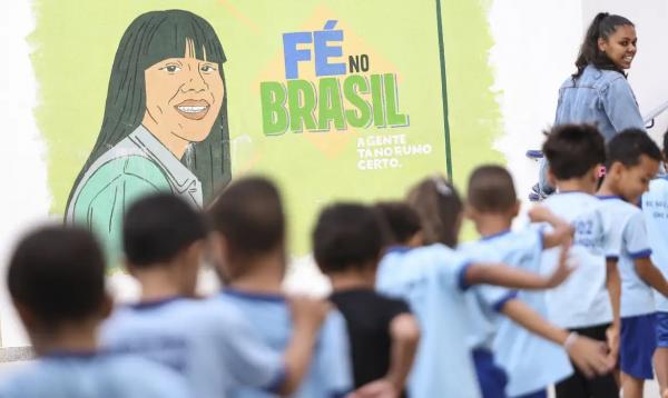 Alunos de escola no Itapuã, região administrativa do Distrito Federal.(Imagem:Marcelo Camargo/Agência Brasil)