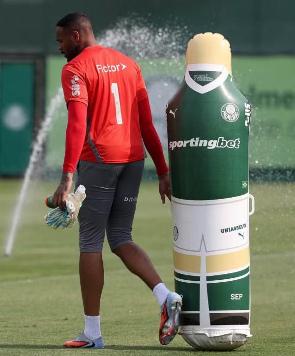 Carlos Miguel durante treino do Palmeiras na Academia de Futebol.(Imagem:Cesar Greco)