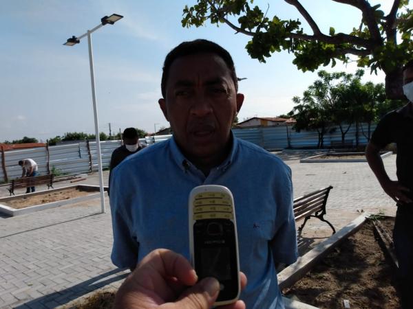 Prefeito Joel visita obras da academia popular no Conjunto Novo Retiro(Imagem:FlorianoNews)