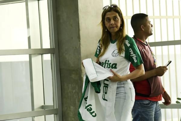Leila Pereira antes de Palmeiras x Santos(Imagem:Marcos Ribolli)