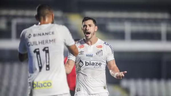 Gol de Giuliano em Santos x Guarani(Imagem:Reinaldo Campos/AGIF)