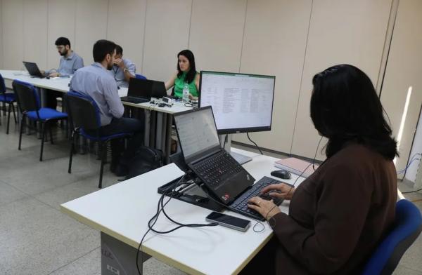  Equipe de auditores do TCE-PI acompanham a fiscalização nas escolas do município.(Imagem: TCE-PI )