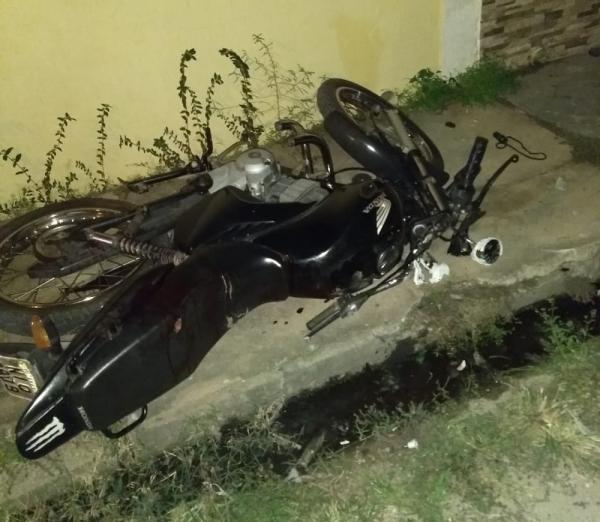 Jovem de 22 anos pilotava motocicleta quando foi perseguido e morto a tiros na Zona Norte de Teresina.(Imagem:Polícia Militar)