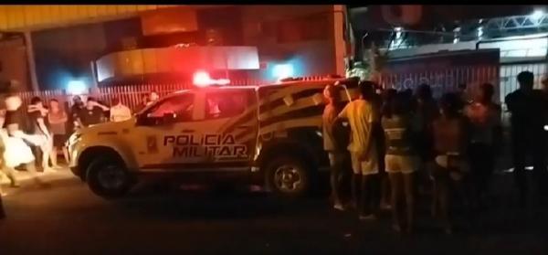 Polícia militar no local do crime(Imagem:Reprodução)