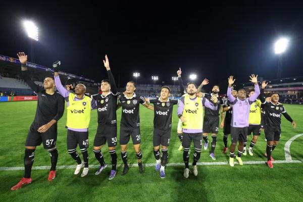 Jogadores do Botafogo comemoram classificação na Copa do Brasil.(Imagem:Vítor Silva/Botafogo)