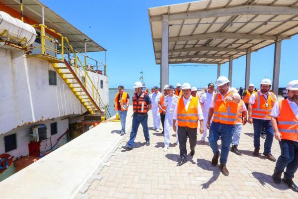 Governador Rafael Fonteles visitou o Porto Piauí, neste domingo (19), e conheceu a operação em fase experimental.(Imagem:Divulgação)