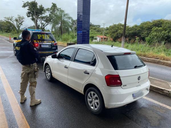 PRF recupera em Floriano veículo com registro de apropriação indébita(Imagem:Divulgação/PRF)