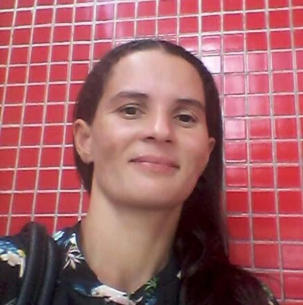 Alzinete de Carvalho Mendonça, de 32 anos, foi assassinada a facadas no Piauí.(Imagem:Reprodução)