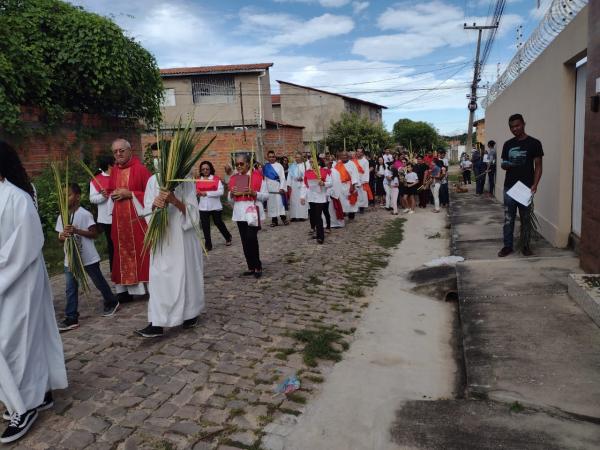 Fiéis católicos celebram Domingo de Ramos e iniciam Semana Santa em Floriano com procissões e missas.(Imagem:FlorianoNews)