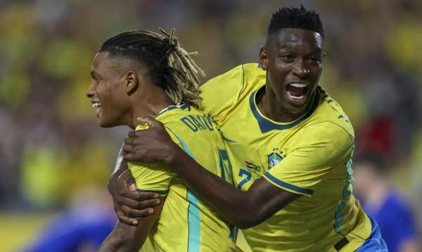 Sele&ccedil;&atilde;o triunfa por 3 a 1 com gols de Danilo, Igor Thiago e Martinelli.(Imagem:REUTERS/NATHAN RAY SEEBECK)