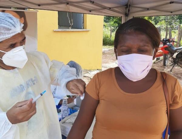 Moradores da comunidade do Mimbó, em Amarante, começaram a ser vacinados no dia 25 de março.(Imagem:Divulgação/ Governo do Piauí)